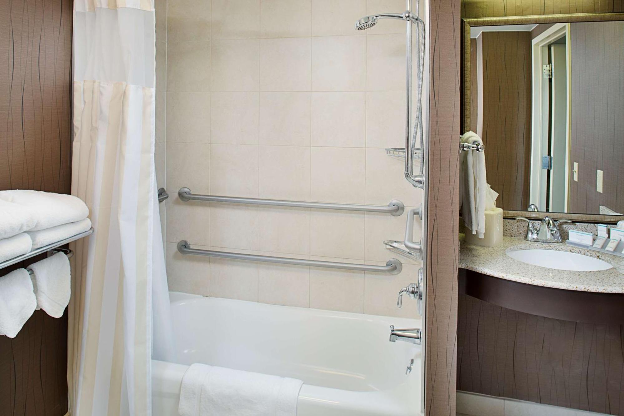 Hilton Garden Inn Hartford North-Bradley International Airport Windsor Eksteriør billede